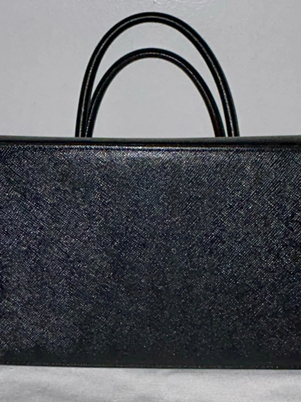 Burberry Saffiano Ceremonial Bag
Black Leather. Handmade Purse Charm included. - Picture 12 of 13